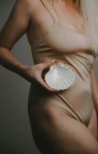 Darstellung der Haut im Intimbereich als Symbol für dermatologische Gesundheit